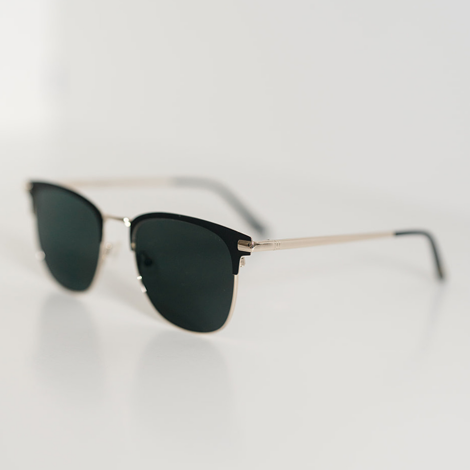GRADY: WHITE GOLD