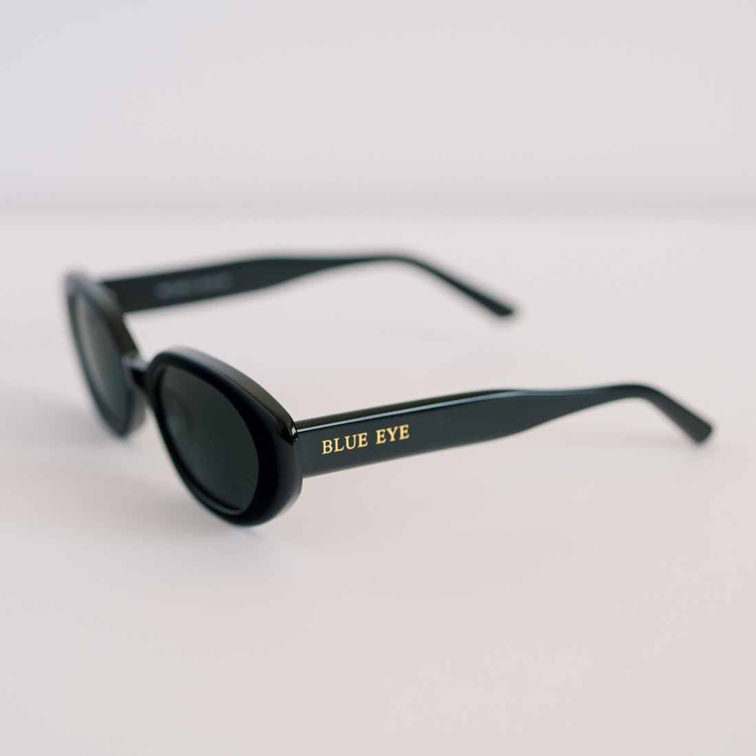 WINNIE: MIDNIGHT BLACK