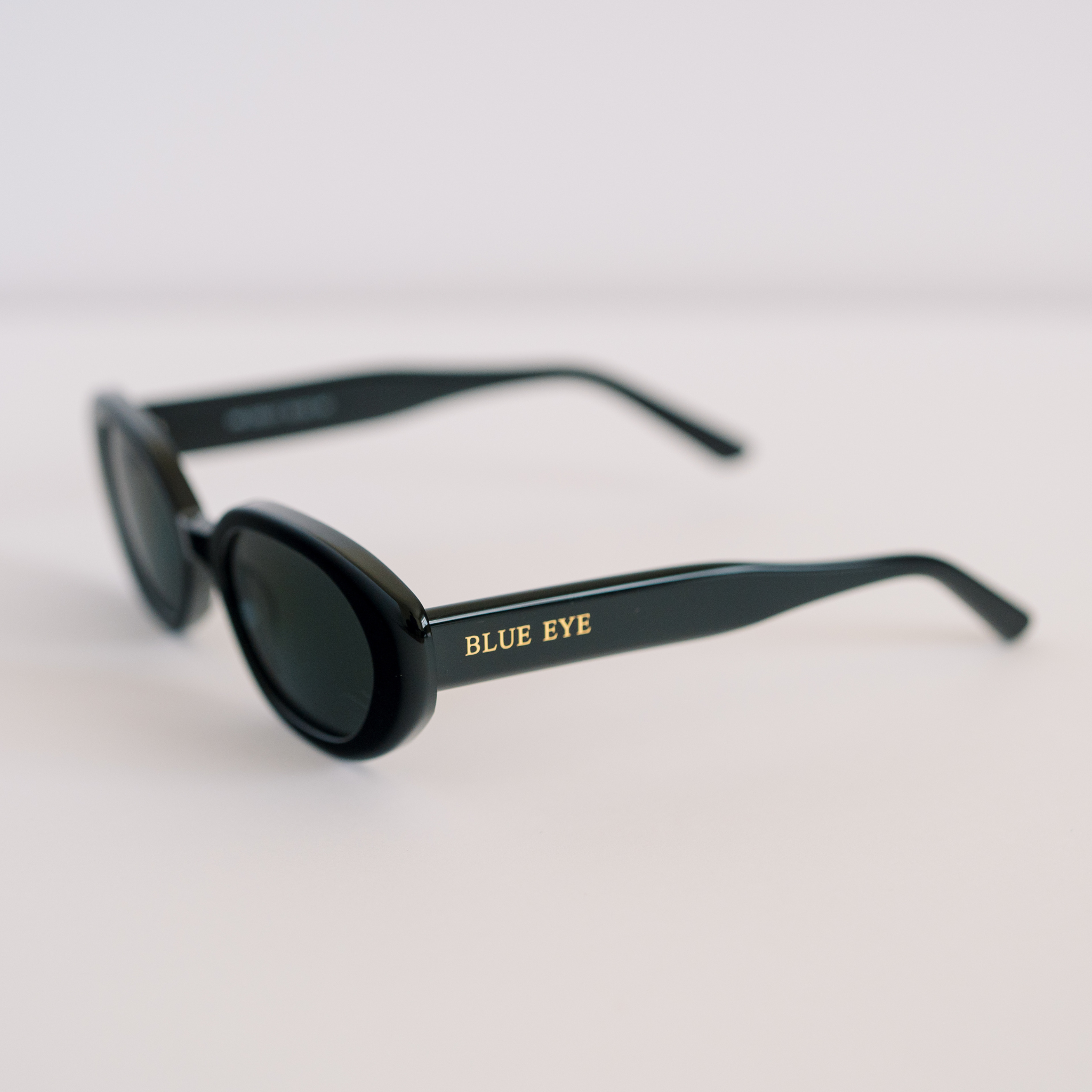 WINNIE: MIDNIGHT BLACK