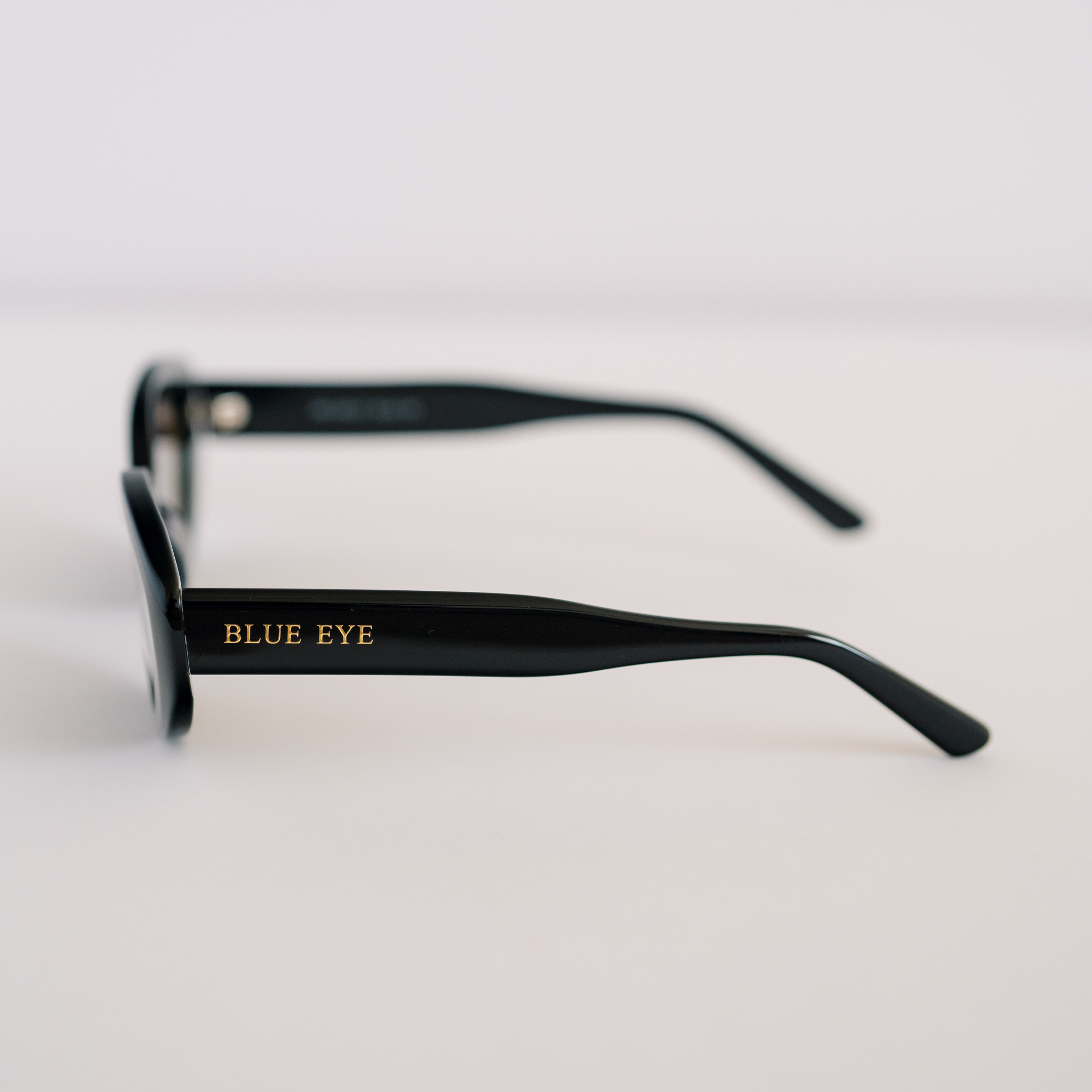 WINNIE: MIDNIGHT BLACK